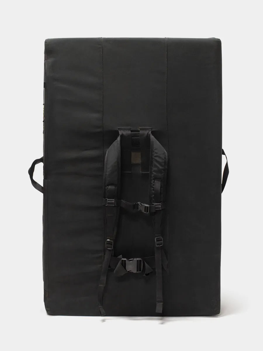 Detail shot of the back straps on the Organic Climbing full crash pad in Black.