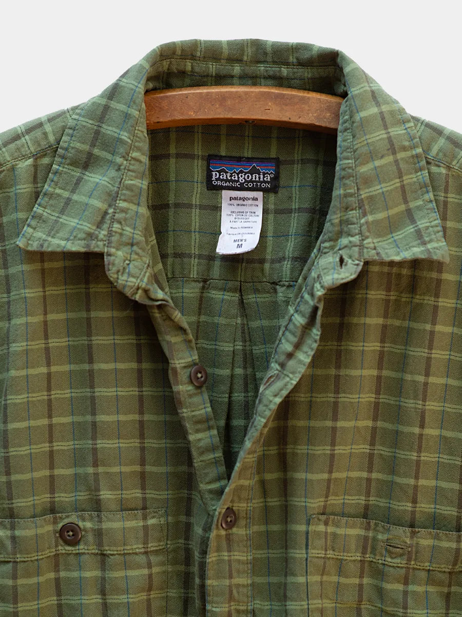 patagonia organic cotton detail view of mens shirt