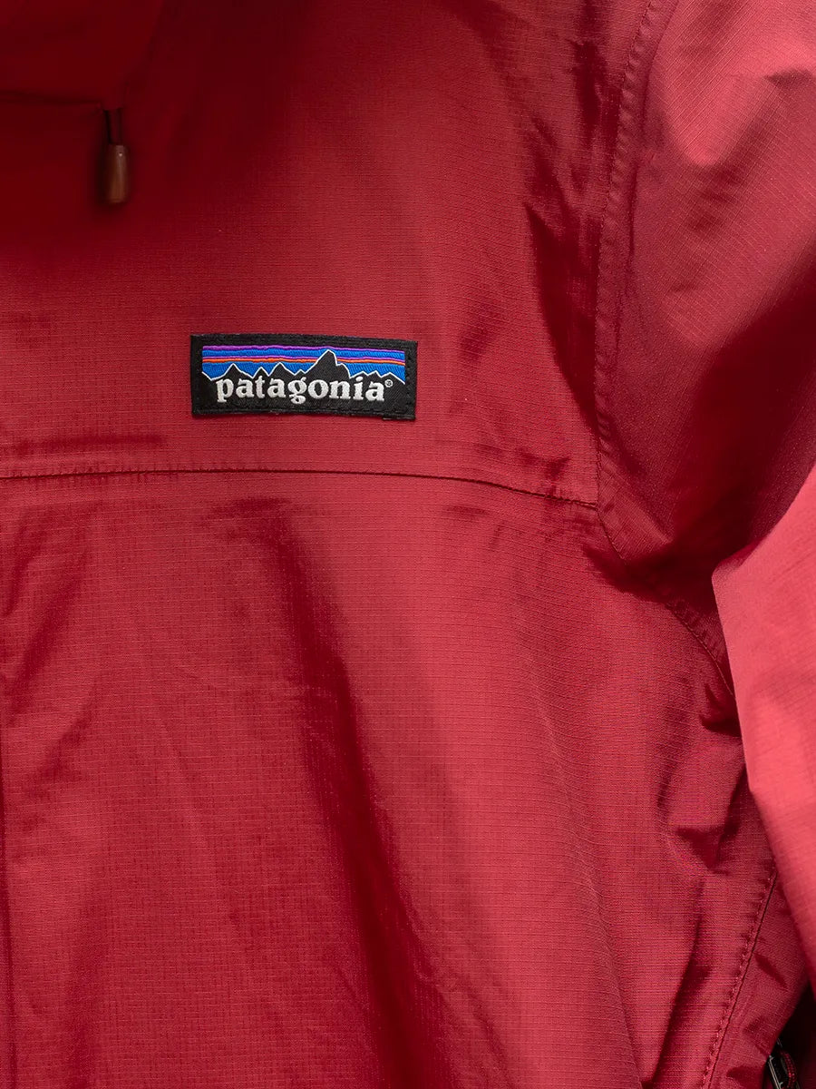 Logo Detail Patagonia-Womens-Torrentshell-Jacket-Oxide-Red-4.webp