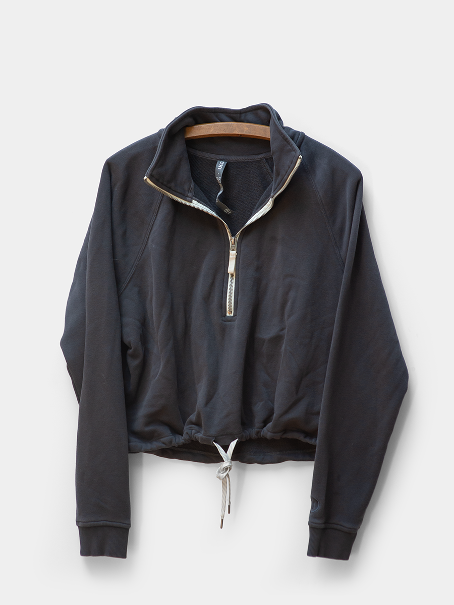 Front Vuori-Sedona-Half-Zip-Pullover-Charcoal-1.png