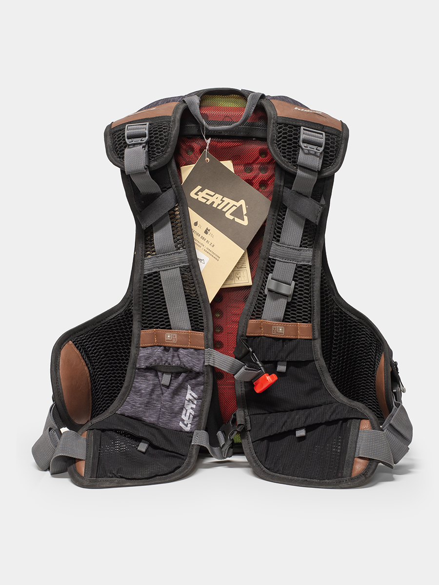 Leatt hydration vest front 