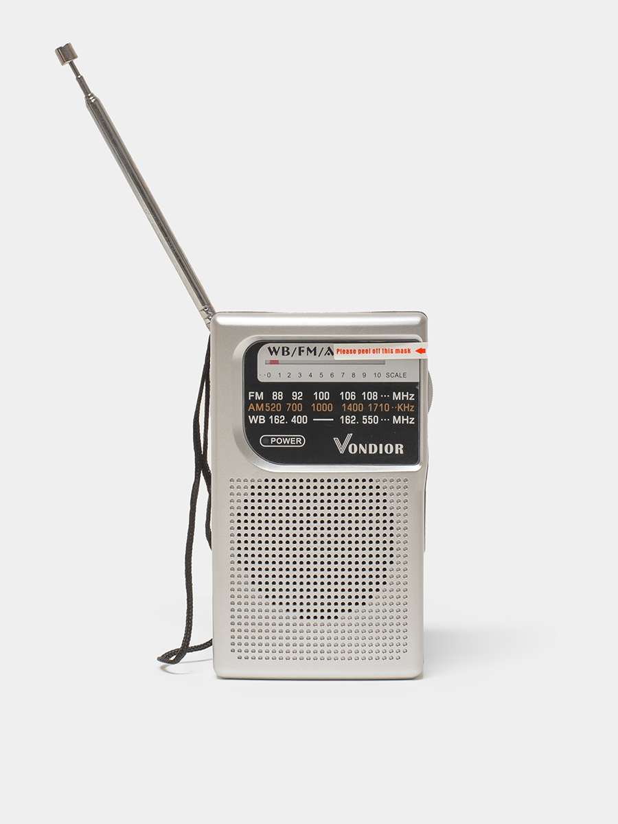 Vintage-style radio with 'Vondior' branding on a white background